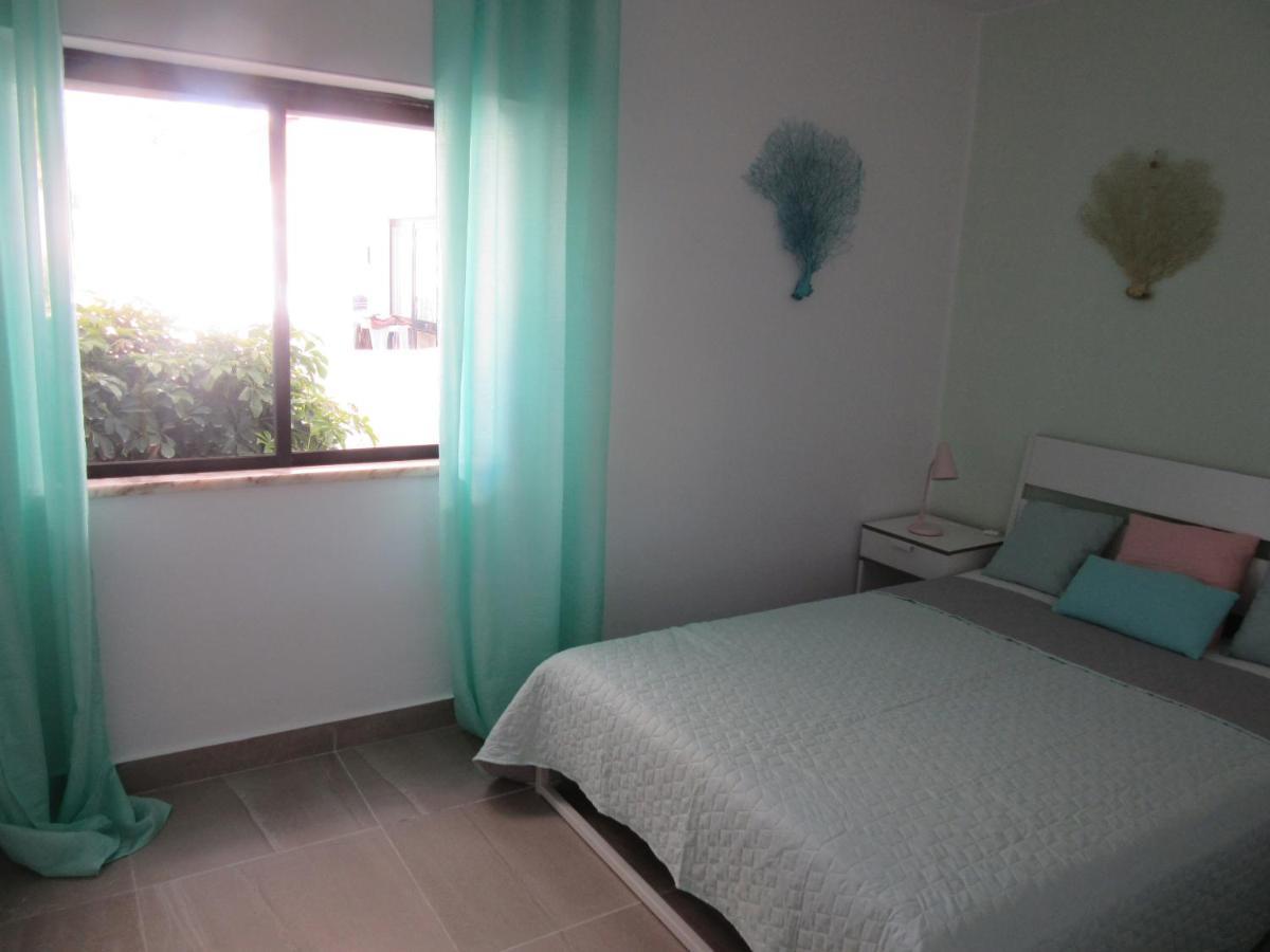 Spacious Comfort 1 Bedroom With Pool 300m From The Apartamento Albufeira